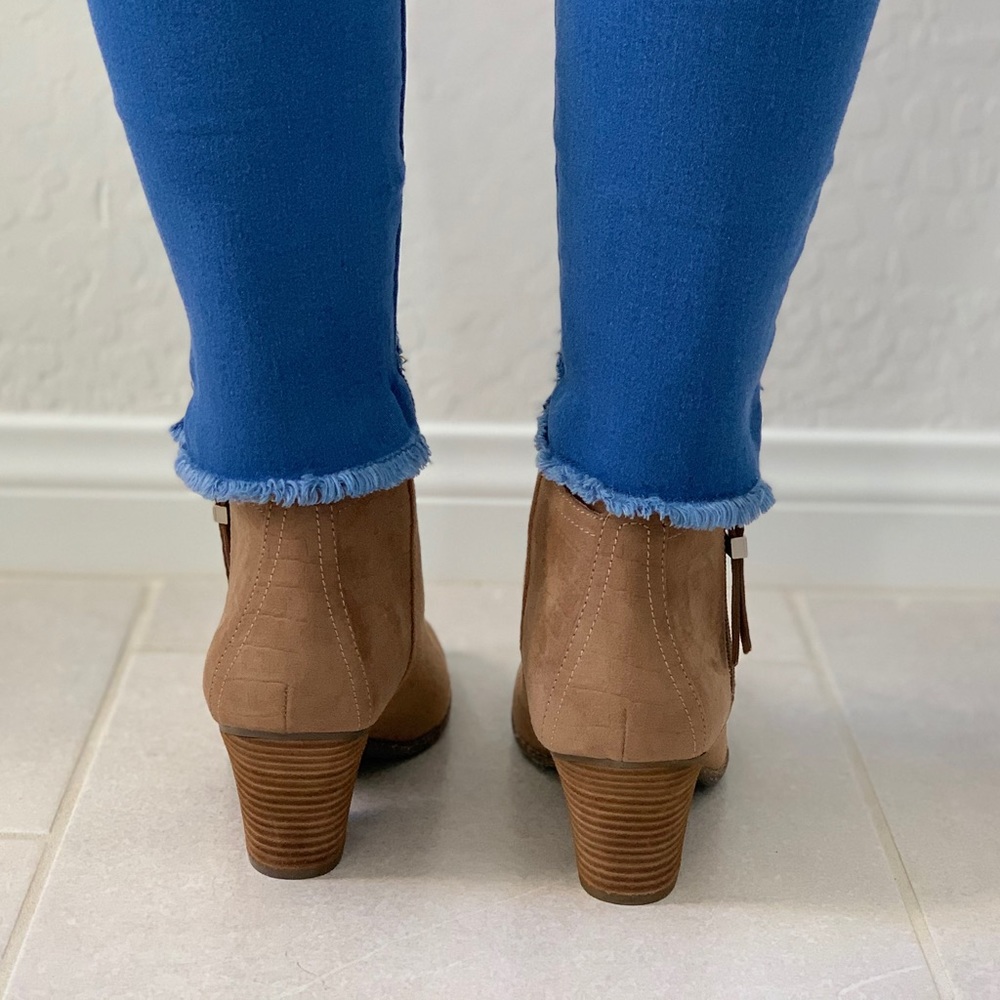 Tan Snake Print Heel Pointy Toe Chic Ankle Bootie - Picture 6 of 6